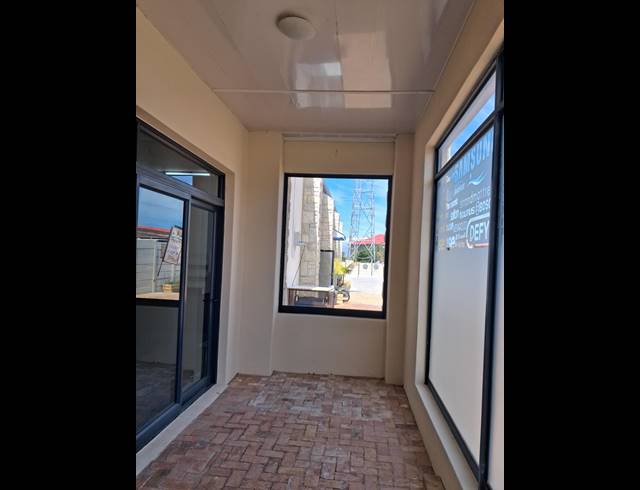 185M² BUSINESS CENTRE TO LET IN KLEINMOND CENTRAL